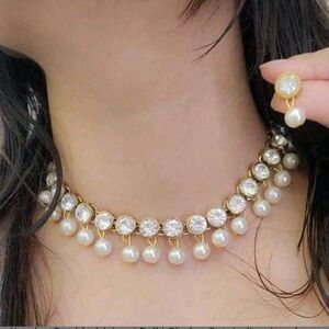 Elegant Gold and Pearl Necklace Set